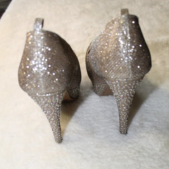 Gold Heels - Picture 4 of 4